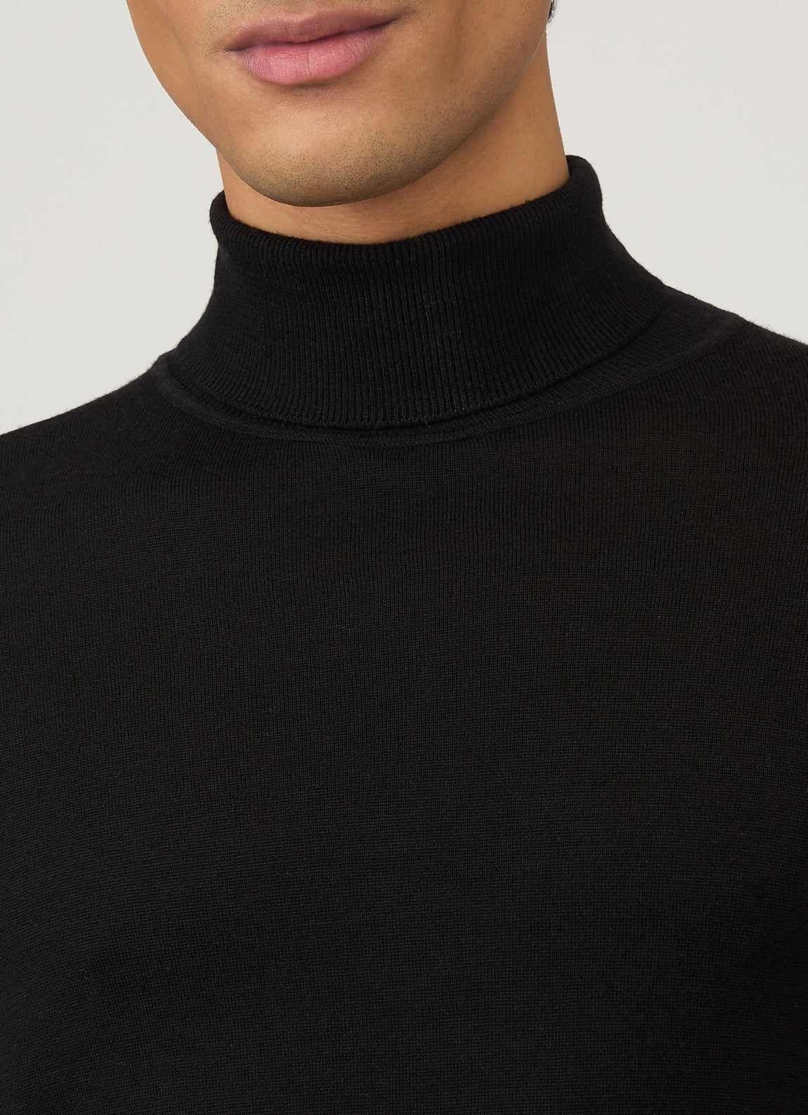 Men's Extra-Fine Merino Roll Neck Jumper in Black
