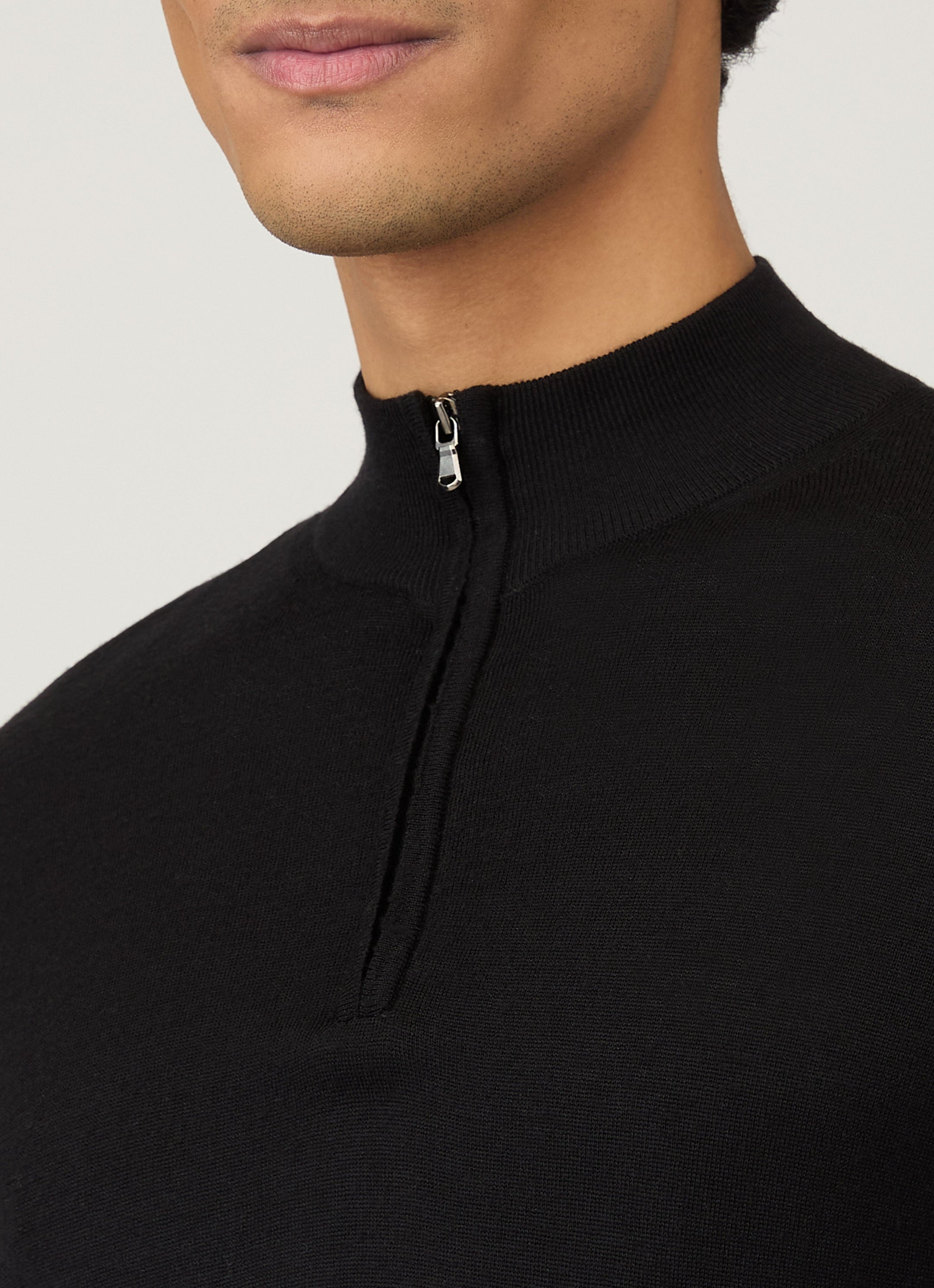 Men's Extra-Fine Merino Half Zip Jumper in Black